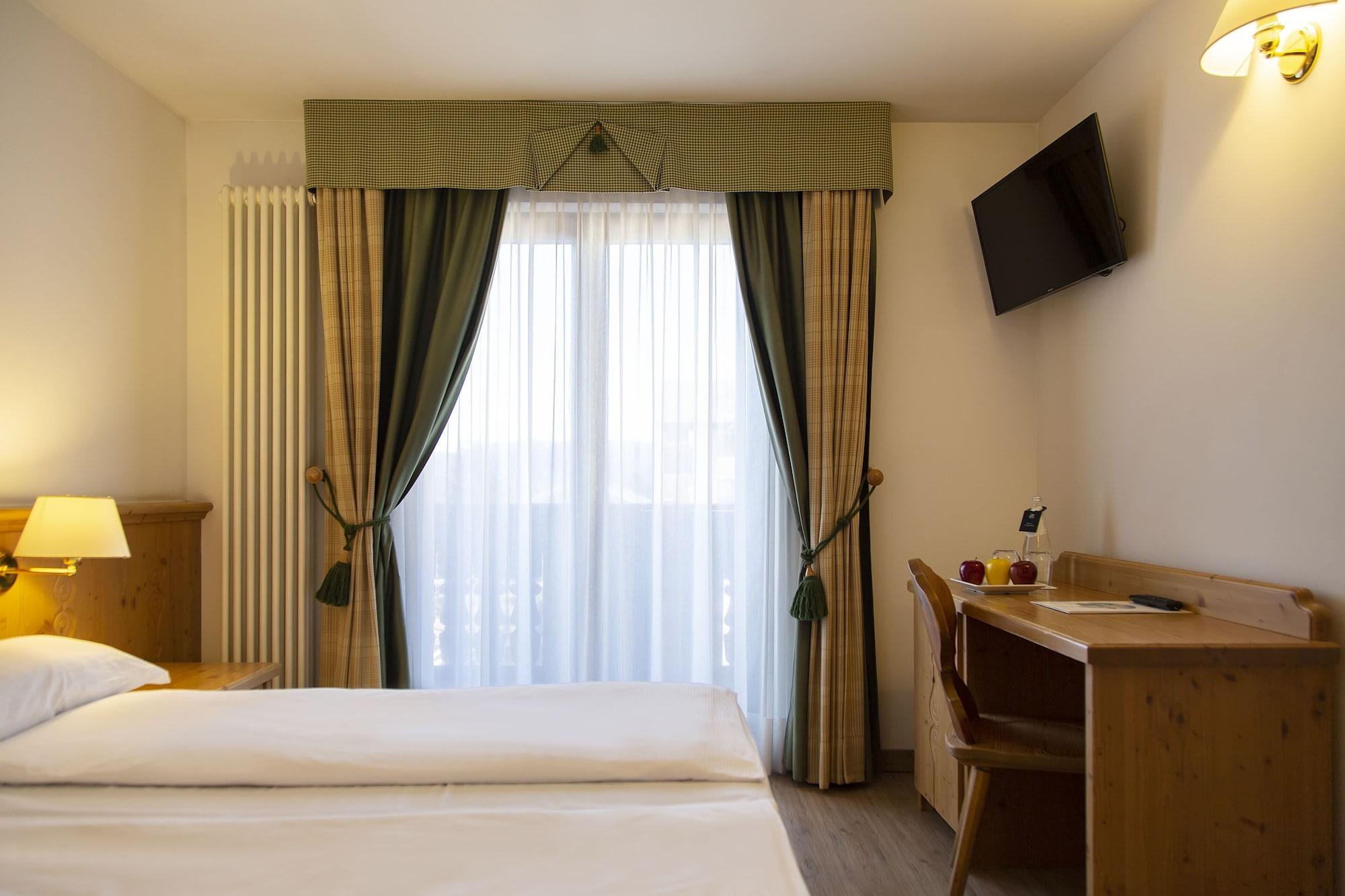 Golf Hotel Folgaria Exterior photo