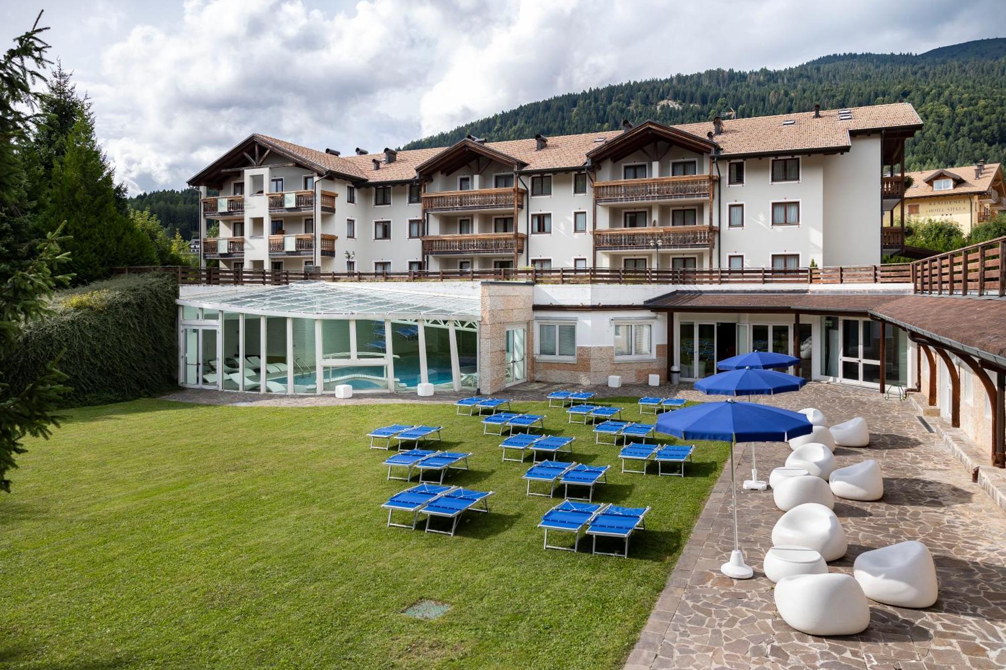 Golf Hotel Folgaria Exterior photo