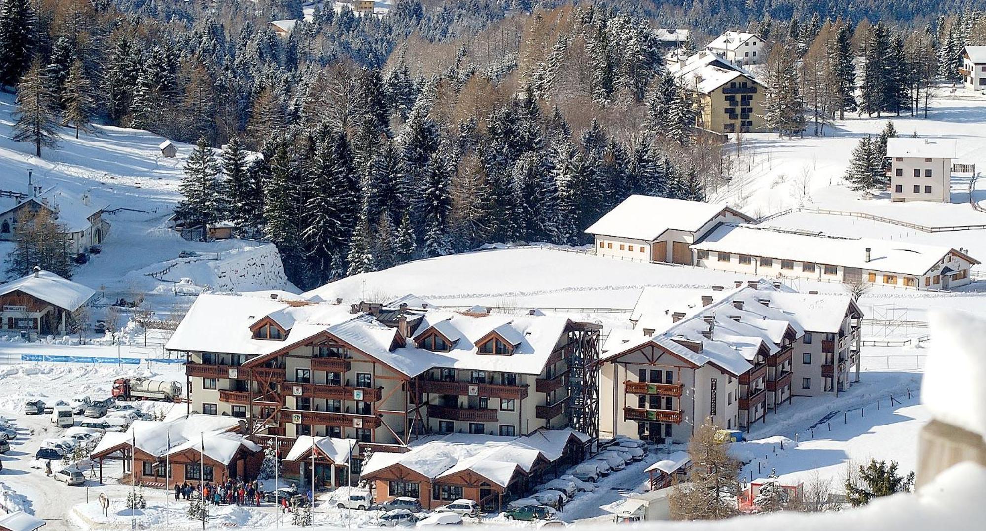Golf Hotel Folgaria Exterior photo
